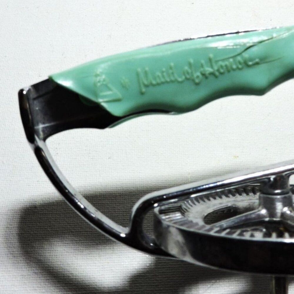 2 Vintage Hand Crank Egg Beaters Ekco Maid Of Honor Kitchen Decor Tools - Picture 3 of 8